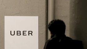 Hackeři loni v říjnu ukradli alternativní taxislužbě Uber data 50 milionů zákazníků a sedmi milionů řidičů