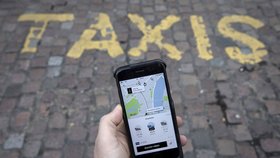 Uber je přepravní služba, a musí tedy žádat o licenci a povolení podle příslušných zákonů zemí Evropské unie (EU).