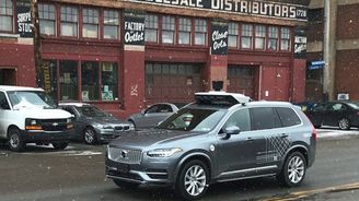 Autonomní vozy Uberu se mají vrátit na silnici. Po smrtelné nehodě je prý technologie spolehlivější