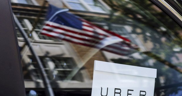Hackeři loni v říjnu ukradli alternativní taxislužbě Uber data 50 milionů zákazníků a sedmi milionů řidičů