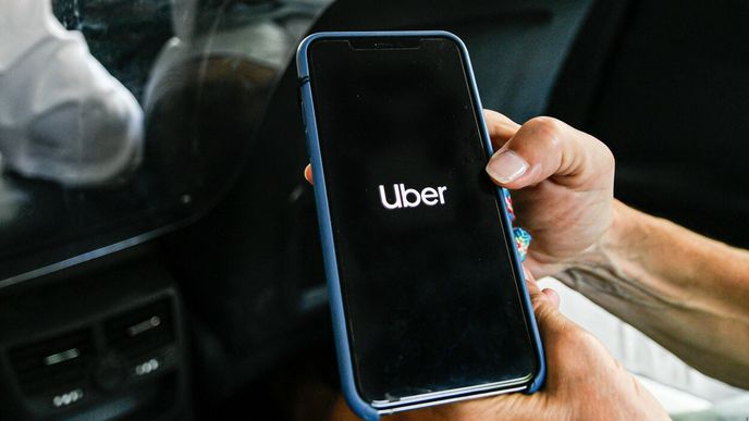 Uber snížil čtvrtletní ztrátu a zvýšil tržby