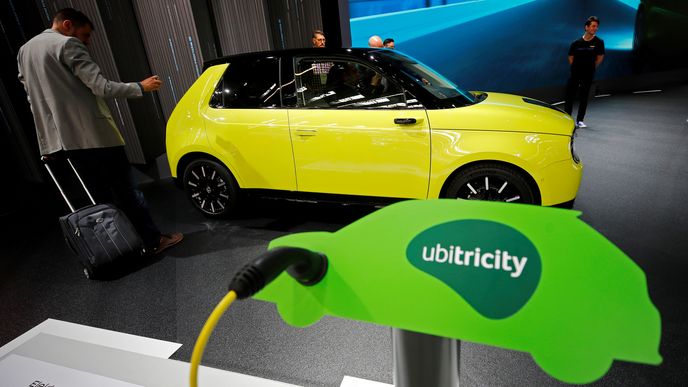 Síť Ubitricity čítající 2700 britských nabíjecích stanic pro elektromobily změní majitele.