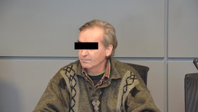 Najdete mě ubodanou, říkala stařenka ošetřovatelce, pak ji našli s probodnutým obličejem.