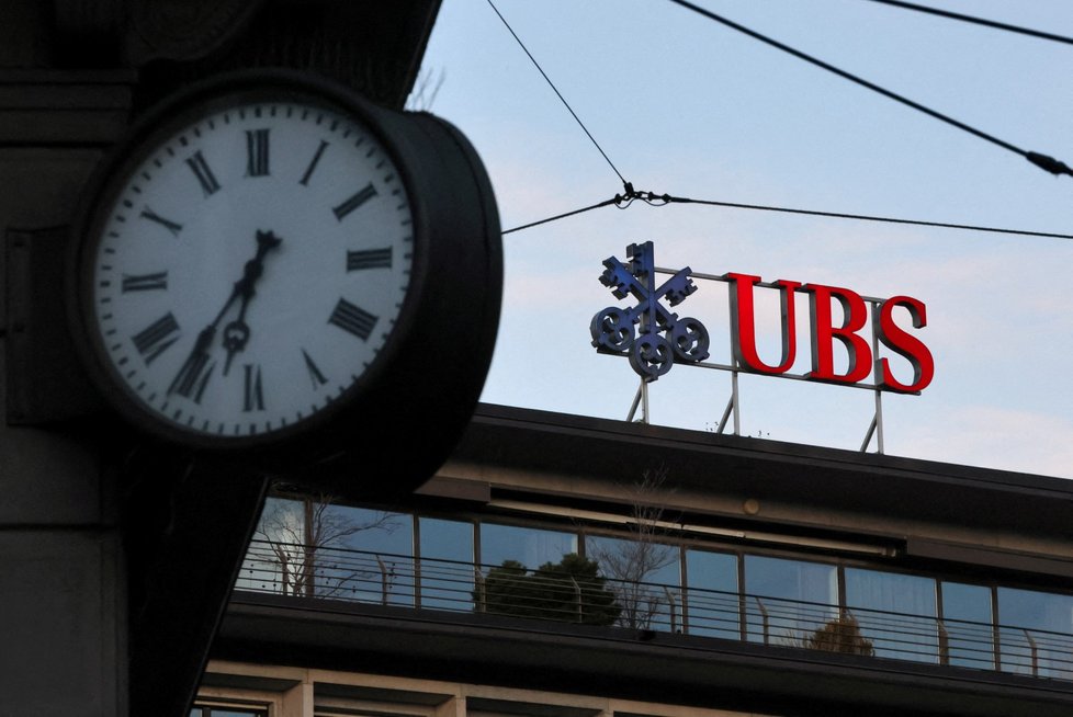 Ruským oligarchům měla pomáhat i švýcarská banka UBS.
