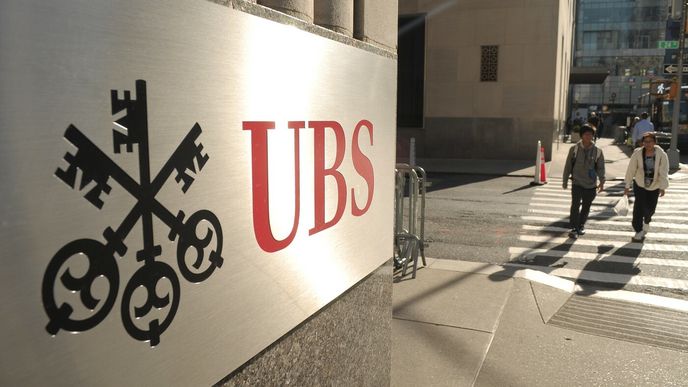 Největší švýcarská banka UBS by v případě, že země zpřísní svá kapitálová pravidla, mohla přesunout sídlo mimo Švýcarsko. Největší švýcarská banka UBS by v případě, že země zpřísní svá kapitálová pravidla, mohla přesunout sídlo mimo Švýcarsko.