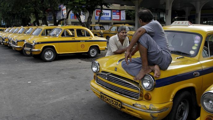 Indický vozový park je velmi zastaralý, vláda chce na nové vozy snížit daň. (Foto ČTK)