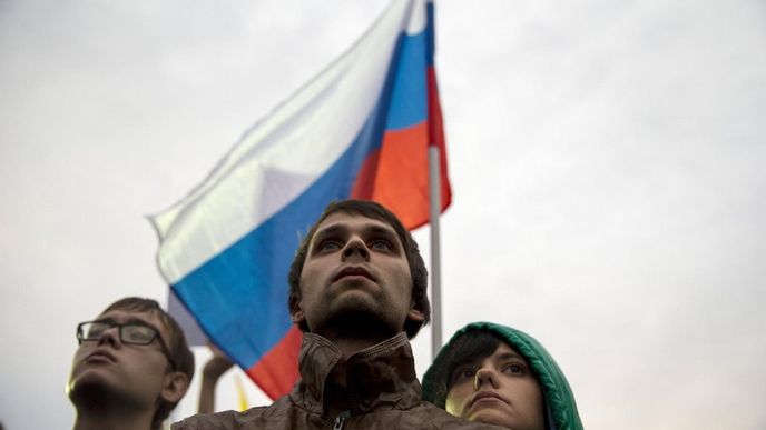 Účastníci demonstrace ruské opozice. Také nespokojenost s vládou Vladimira Putina je jedním z důvodů sílícího exodu ze země