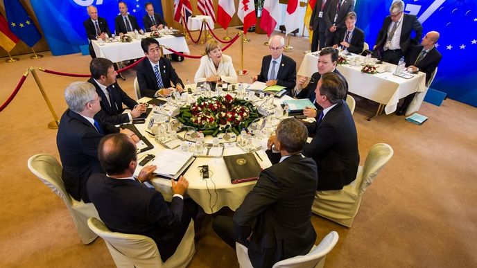 Účastníci jednání G7 u kulatého stolu