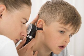 Za vady řeči u dětí mohou i záněty středního ucha