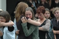 Učitel se zabil v zorbu: Na pohřeb mu přišly stovky dětí!