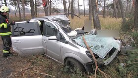 Brutální nehoda těhotné učitelky (†29) na Pardubicku: Žena za volantem zkolabovala.