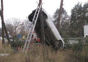 Brutální nehoda těhotné učitelky (†29) na Pardubicku: Žena za volantem zkolabovala.