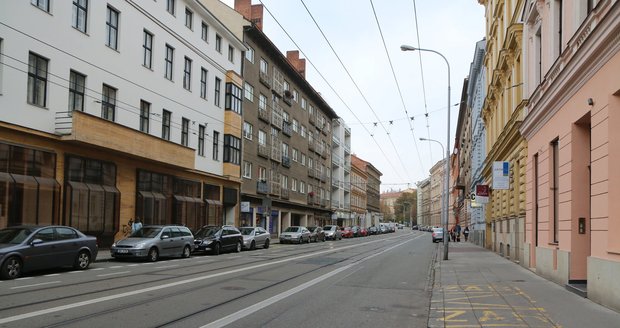 Až dosud měli strážníci a pracovníci odtahové služby Údolní ulici v Brně za zlatý důl. Nachytat se tady nechaly tisíce řidičů.