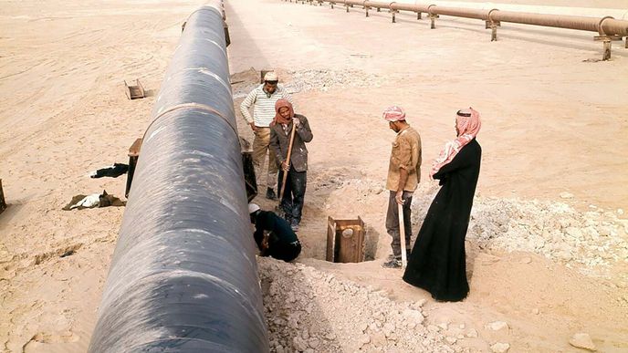 Údržba ropovodu v Saudské Arábii. Údržba ropovodu v Saudské Arábii.