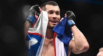 Muradov v UFC vítězí! V přestřelce s Di Chiricem vyhrál na body