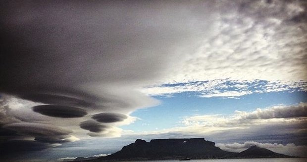 UFO mraky nad Kapským Městem v Jihoafrické republice