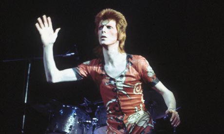 David Bowie je sám vtělením mimozemského organismu...Alespoň kdysi byl