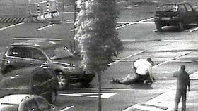 Celou tragédii zachytila kamera instalovaná na parkovišti