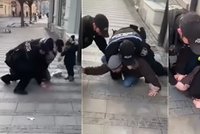 Tvrdý zákrok policistů proti tátovi s chlapečkem (3) v Hradišti: V cele nakonec skončili oba! popsal právník
