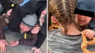 Městská policie tvrdě zpacifikovala muže a jeho plačící dítě nechala na ulici. Neměl nasazený respirátor