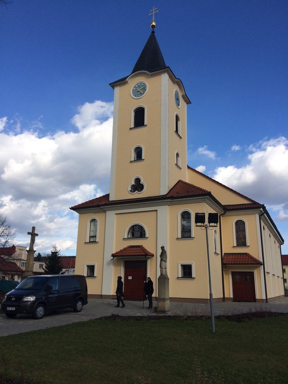 V tomto kostele V Šumicích proběhl pohřeb Václava Jančaříka, oběti masakru v Uherském Brodě