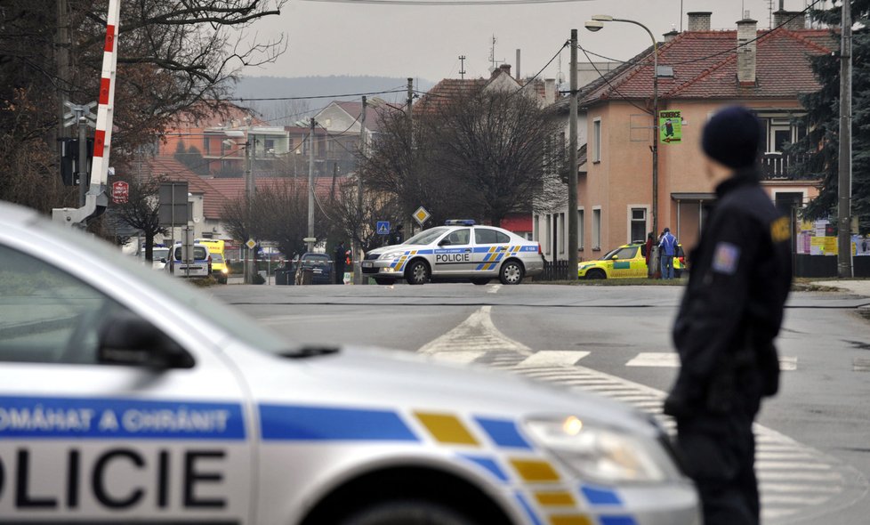 Policejní manévry u restaurace v Uherském Brodě