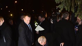 Prezident Miloš Zeman se v Uherském Brodě poklonil památce obětí střelby, na pietní místo přinesl kytici