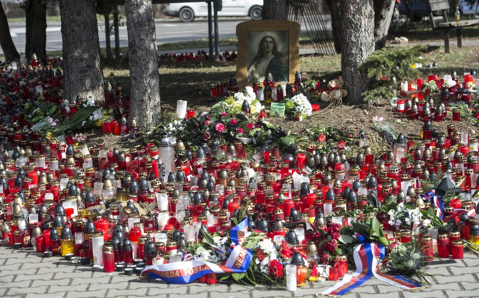 Uherský Brod pár dní po tragédii v restauraci Družba. Po řádění psychicky nemocného muže zemřelo devět lidí.