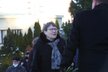 Poslední rozloučení s Petrem Uhlem v pražských Strašnicích (10. 12. 2021): Vdova Anna Šabatová
