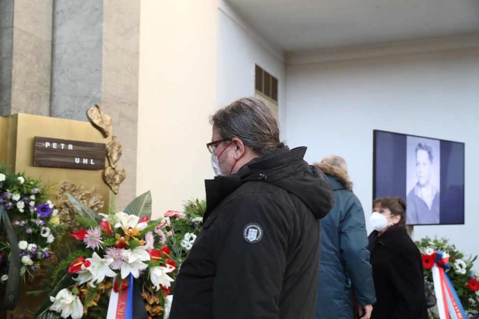 Poslední rozloučení s Petrem Uhlem v pražských Strašnicích (10. 12. 2021): Alexandr Vondra (ODS)