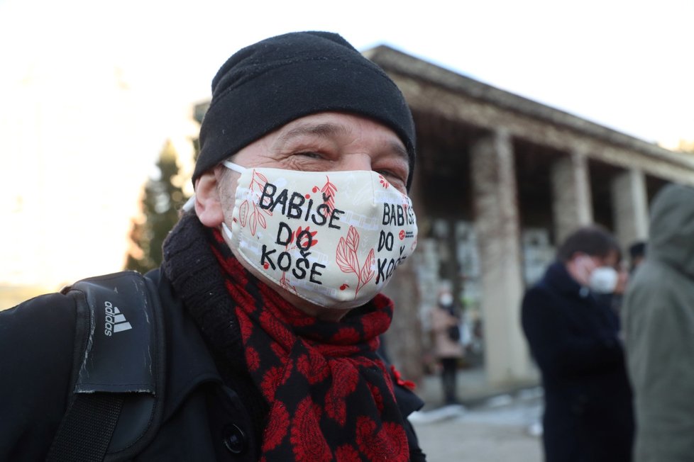 Poslední rozloučení s Petrem Uhlem v pražských Strašnicích (10. 12. 2021)