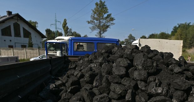 Černé zlato táhne: Kvůli energokrizi těží řada Poláků uhlí na vlastní pěst. Ilegálně