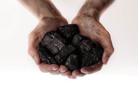 Uhlí: Kolektivní houpačka mezi tržními silami a ekologickými tlaky