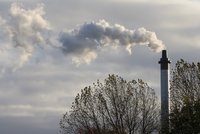 Ceny emisních povolenek vyšplhaly na nový rekord v EU. Energie zdražují dál