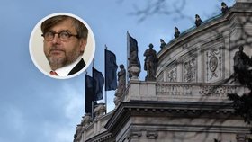 Emeritní soudce: UK by měla odškodnit poškozené studenty. Uhlíř vyzval školu, aby byla více aktivní.
