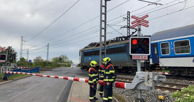 Tragická nehoda u Domažlic: Vlak usmrtil muže, mezinárodní doprava do Německa stojí