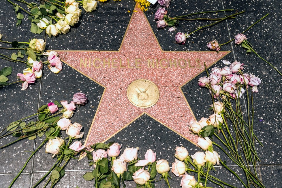 Nichelle Nichols má svou hvězdu na chodníku slávy v Hollywoodu.