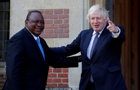 Britský premiér Boris Johnson a keňský prezident Uhuru Kenyatta.