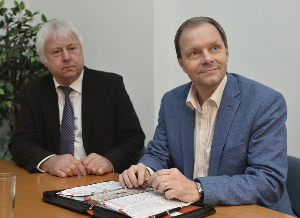 Ministr školství Marcel Chládek při návštěvě UJAK. Na snímku s rektorem Lubošem Chaloupkou
