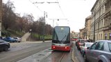Víkendová výluka tramvají: Mezi Újezdem a Malostranskou    svezou cestující autobusy