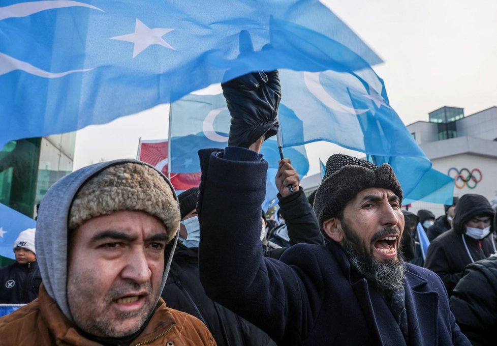Protesty proti čínskému útlaku Ujgurů a dalších menšin.