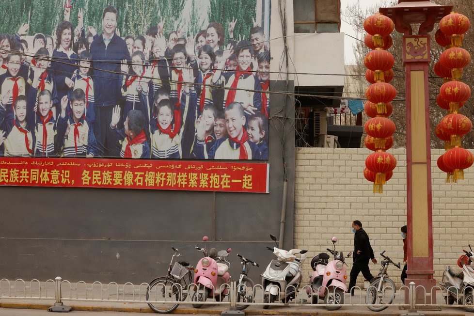 Čínský režim nyní propaguje turistiku v Sin-ťiangu.