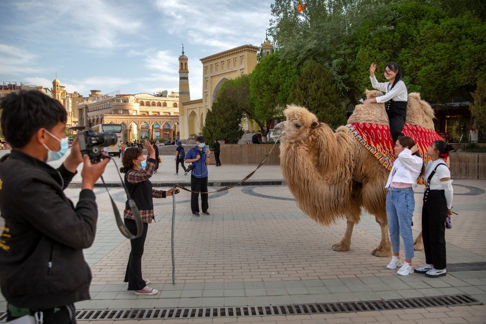 Čínský režim nyní propaguje turistiku v Sin-ťiangu.