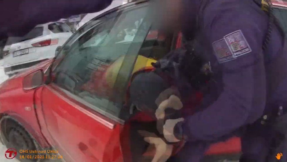 Řidič se snažil ujet policistům v Lanškrouně.