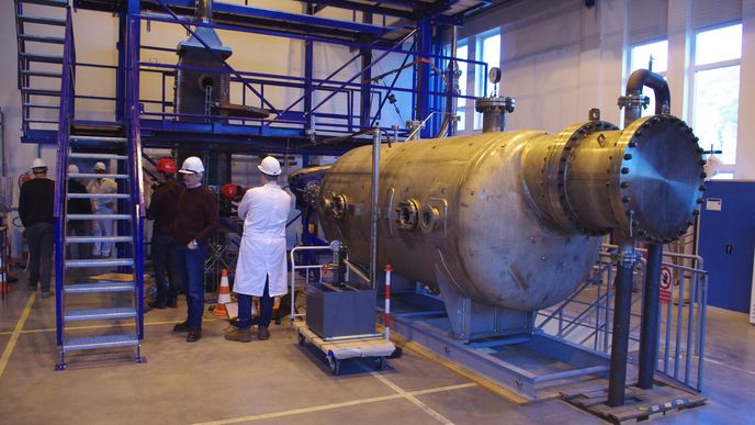 V ÚJV Řež se připravují na experiment, v němž budou simulovat nejtěžší havárii jaderného reaktoru, při níž se roztaví aktivní zóna. Zařízení je přesným modelem reaktoru VVER 1000.