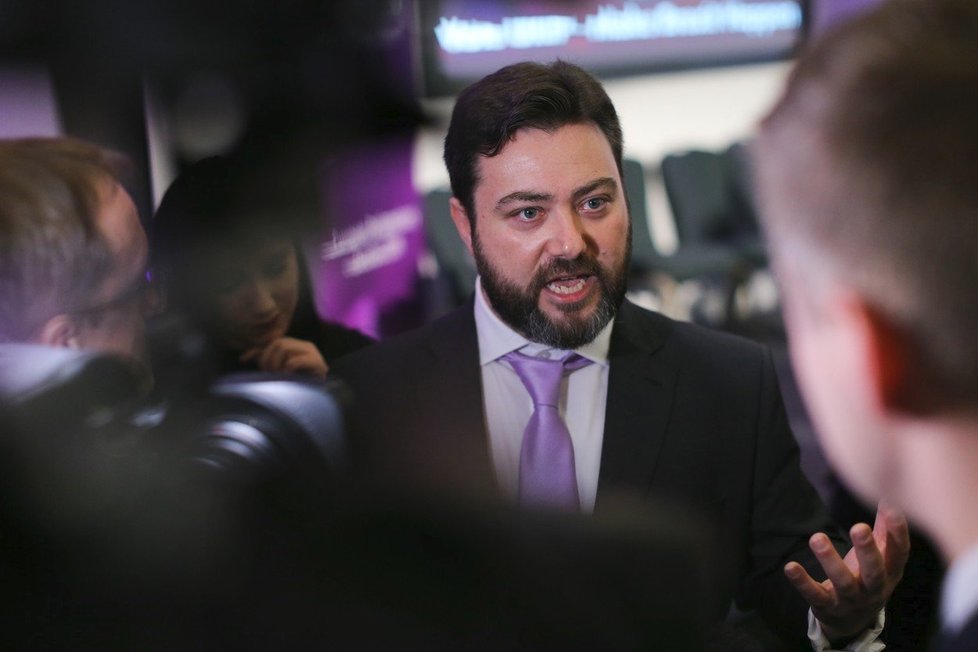 Carl Benjamin na tiskové konferenci britské politické strany UKIP 18. 4. 2019