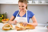 5 tipů, jak využít chléb při úklidu: Zbaví vás skvrn i střepů