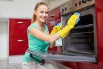 Gruntujeme v kuchyni: Jak snadno vyčistit sporák, troubu i digestoř?