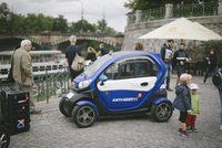 Centrum Prahy brázdí nová multifunkční vozítka. Vyhlašují boj graffiti a nepořádku