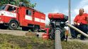 Úklid. V osadě Nová Vesv bohumínské části Skřečoňpokračovaly úklidovépráce a odčerpávání vodypo povodni. Celkové škodyv Česku? Několik miliardkorun Úklid. V osadě Nová Vesv bohumínské části Skřečoňpokračovaly úklidovépráce a odčerpávání vodypo povodni. Celkové škodyv Česku? Několik miliardkorun